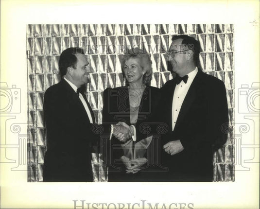 1989 Press Photo Jerry J. Reso, Helen & Bob Howard at Loyola's President Dinner. - Historic Images