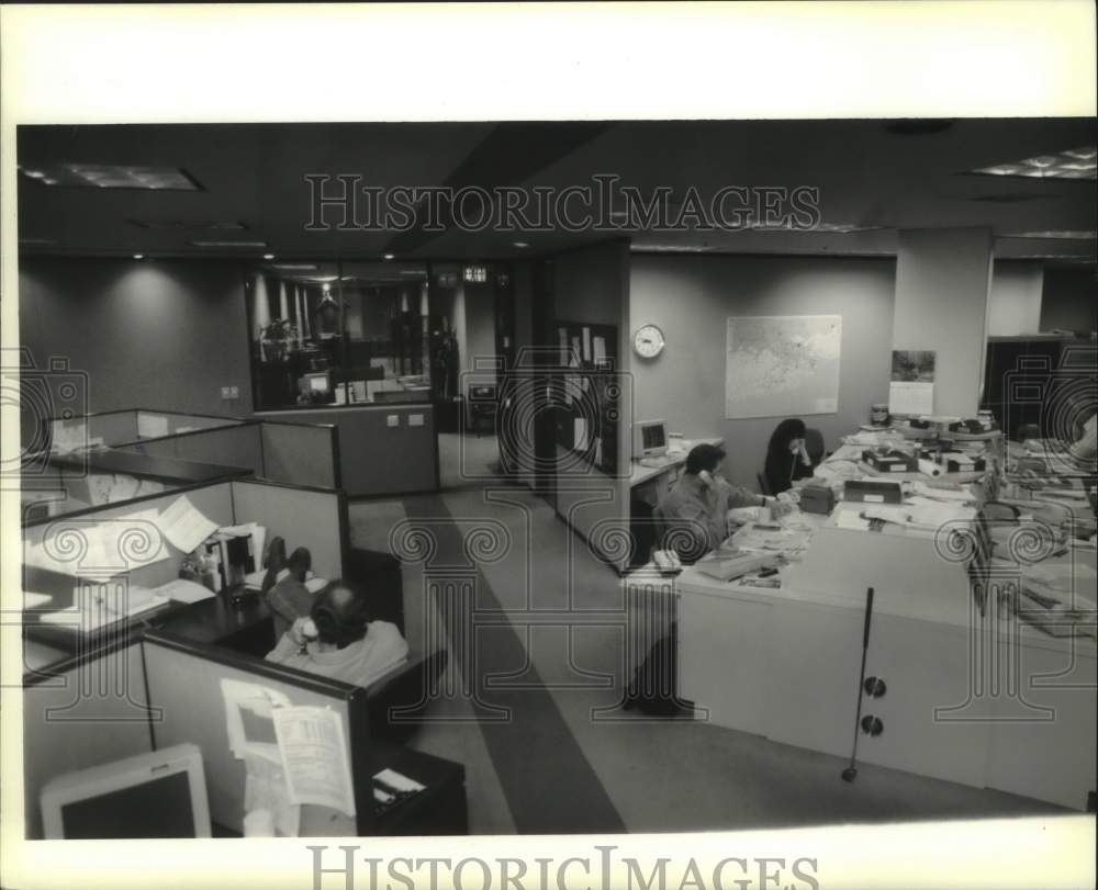 1993 Press Photo Business slow at Howard, Weil as investors take a holiday. - Historic Images