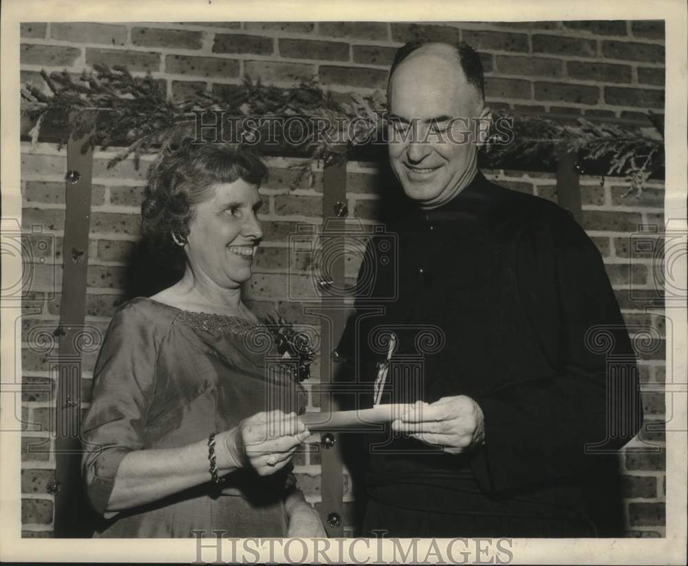 1961 Press Photo Check presentation at St. Aloysius Mother&#39;s Club. - nob38040-Historic Images