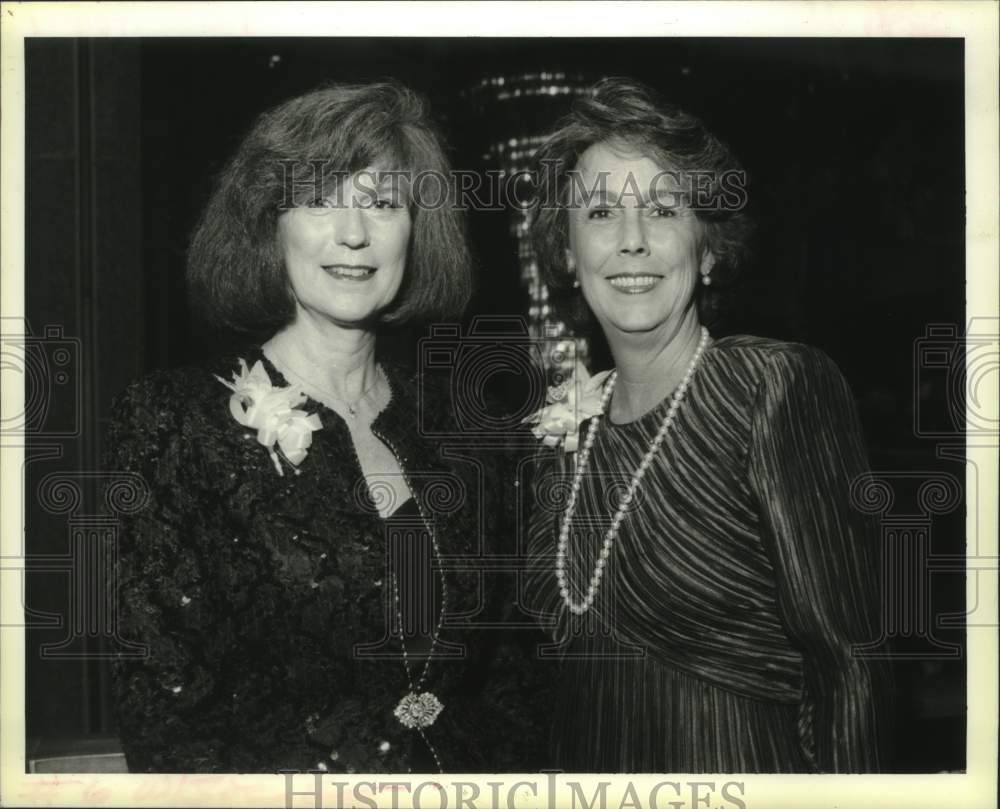 1993 Press Photo Nell Howcott and Anne Baillio at Harlequins. - Historic Images