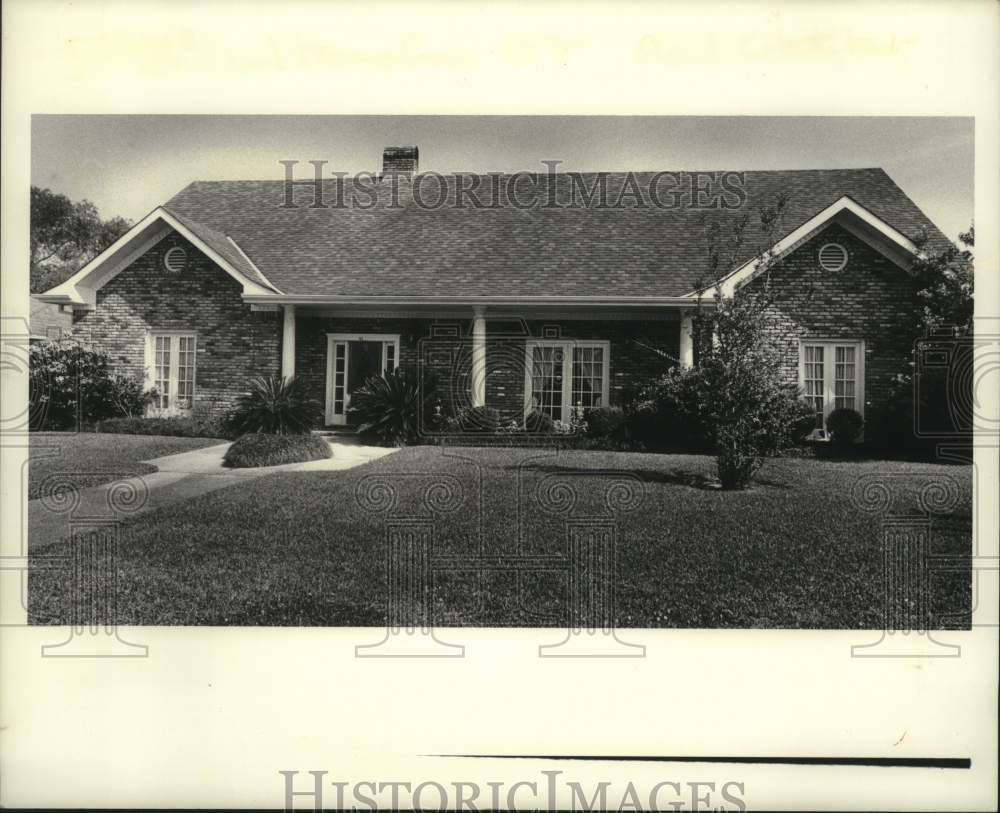 1988 Press Photo Real estate photo of 62 Chateau LaTour, Kenner. - Historic Images