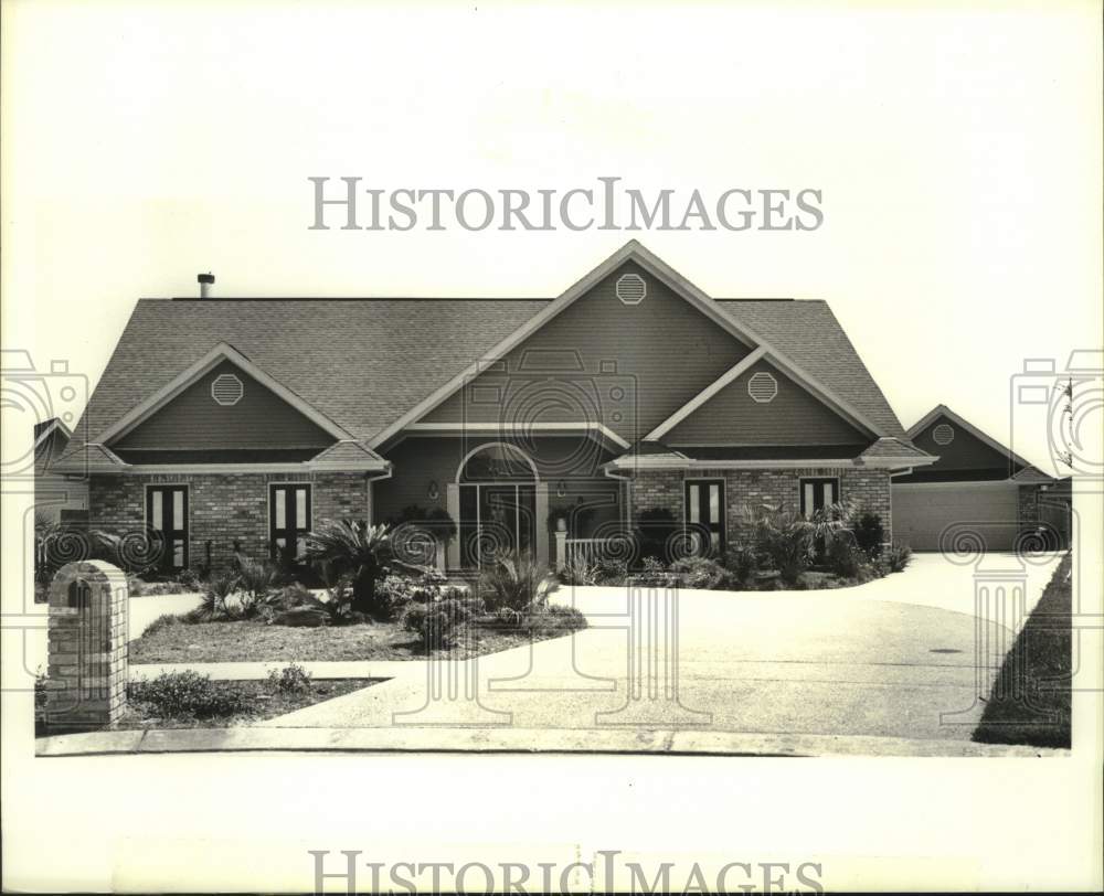 1988 Press Photo Real estate photo of #8 Keplar Court in Kenner. - nob38076 - Historic Images