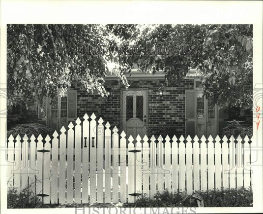 1988 Press Photo Home with White Picket Fence, 4617 Cleary Avenue, Metairie - Historic Images