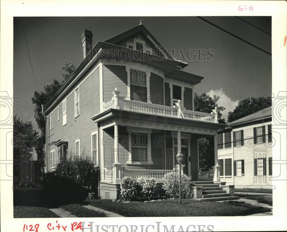 1988 Press Photo Residence at 1128 City Park, New Orleans, Louisiana - Historic Images