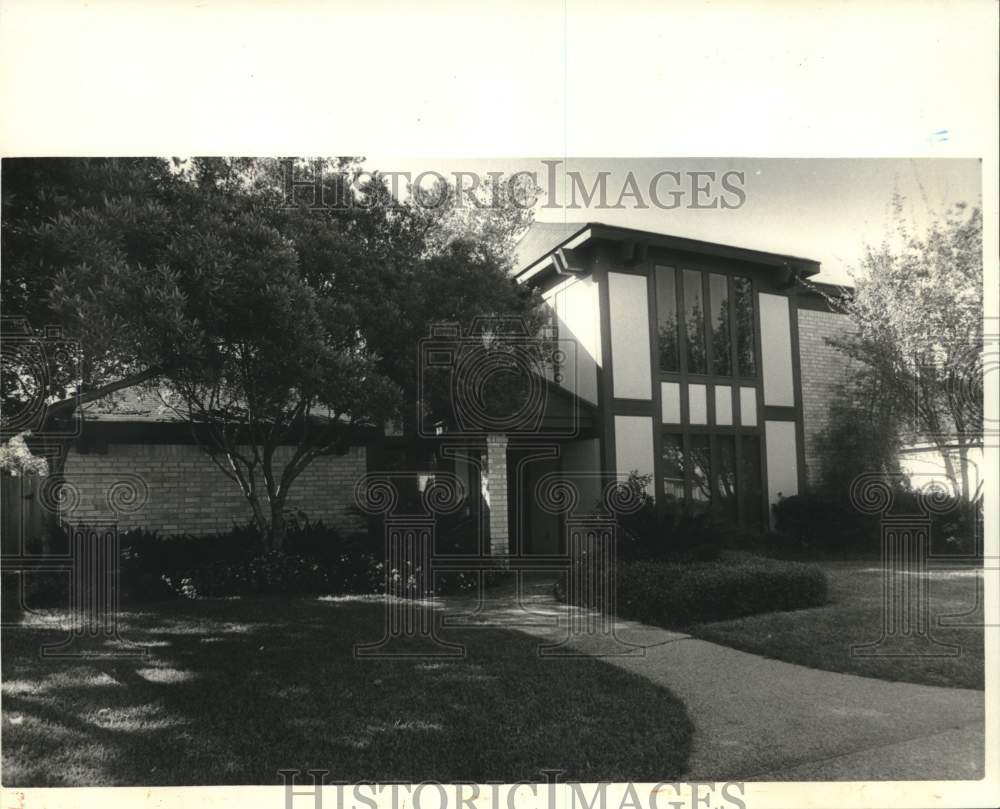 1987 Press Photo Single Family Home with Attractive Landscaping - Historic Images