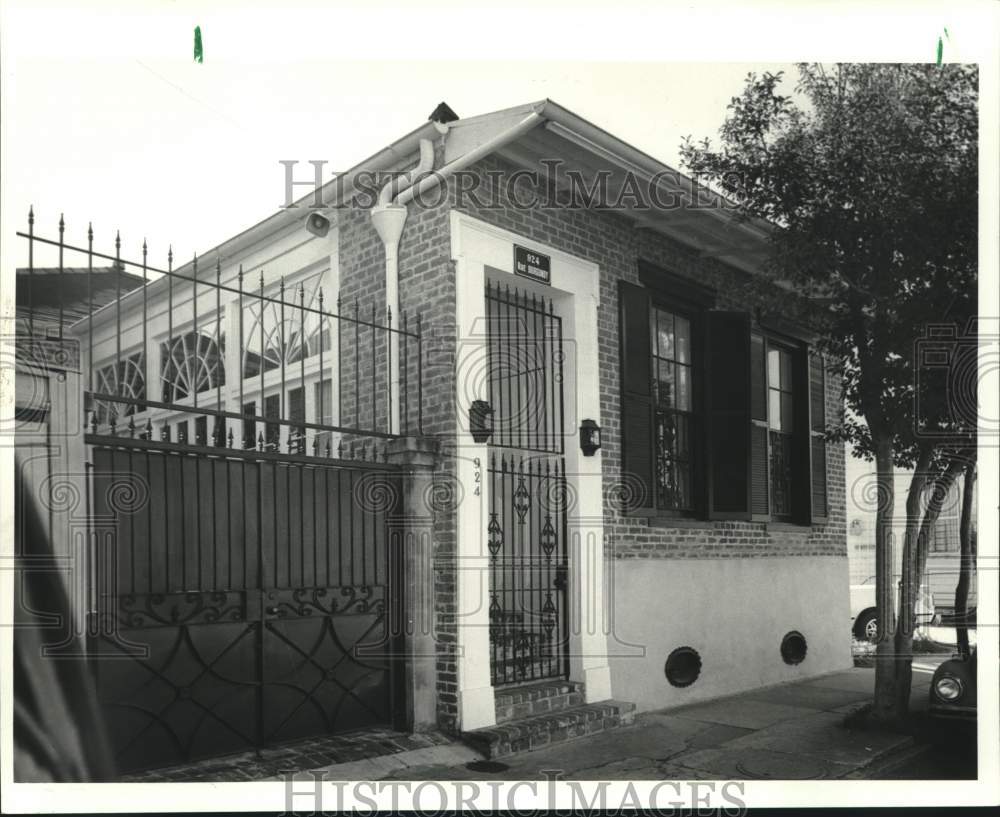 1988 Press Photo Housing - 924 Burgundy St. - nob38245 - Historic Images