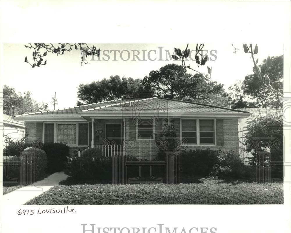 1988 Press Photo Housing - 6915 Louisville St. - Historic Images