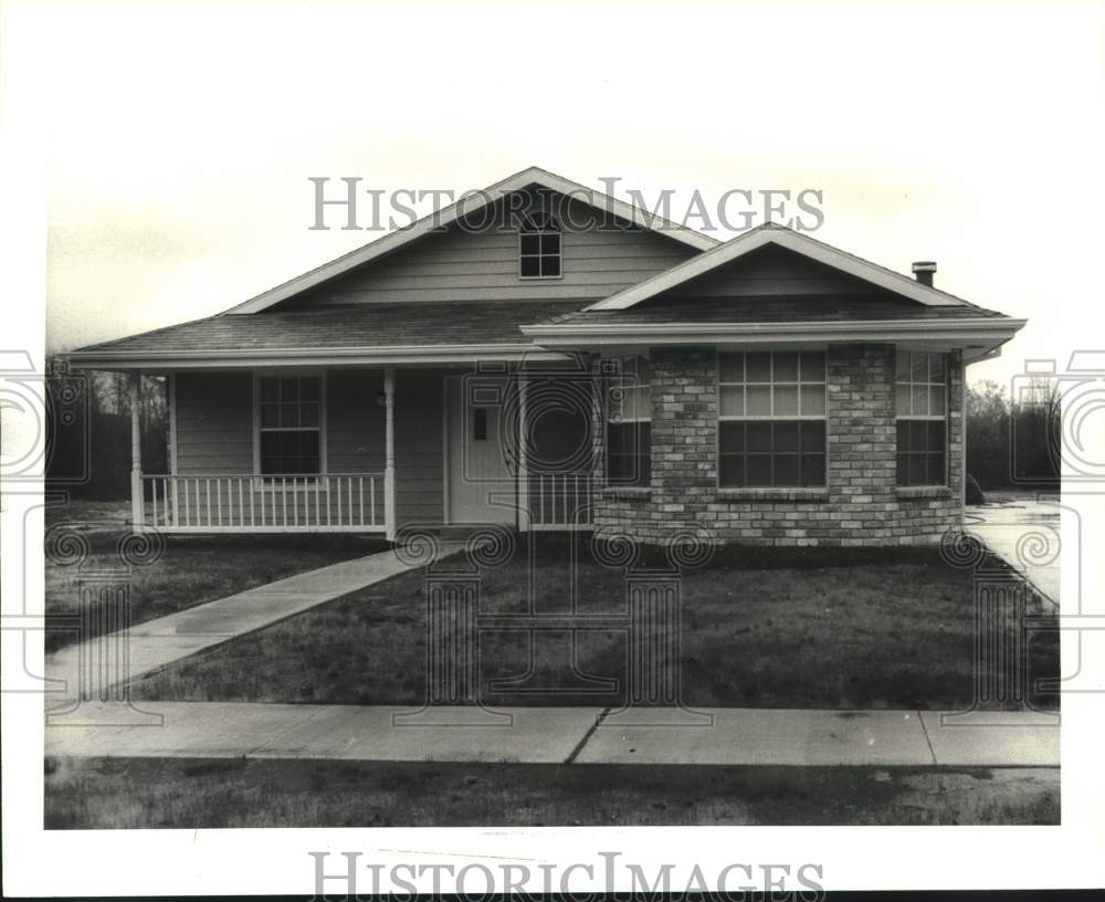 1988 Press Photo Housing - St. Bernard house at 2634 So Lake Boulevard, Poydrsa - Historic Images