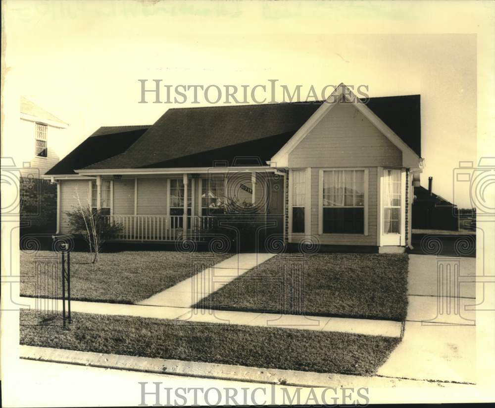 1987 Press Photo Housing - Sold property at 11272 Lake Forest Boulevard - Historic Images