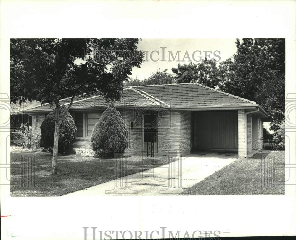 1987 Press Photo Housing - Sold property at 124 West Claiborne Square, Chalmette - Historic Images