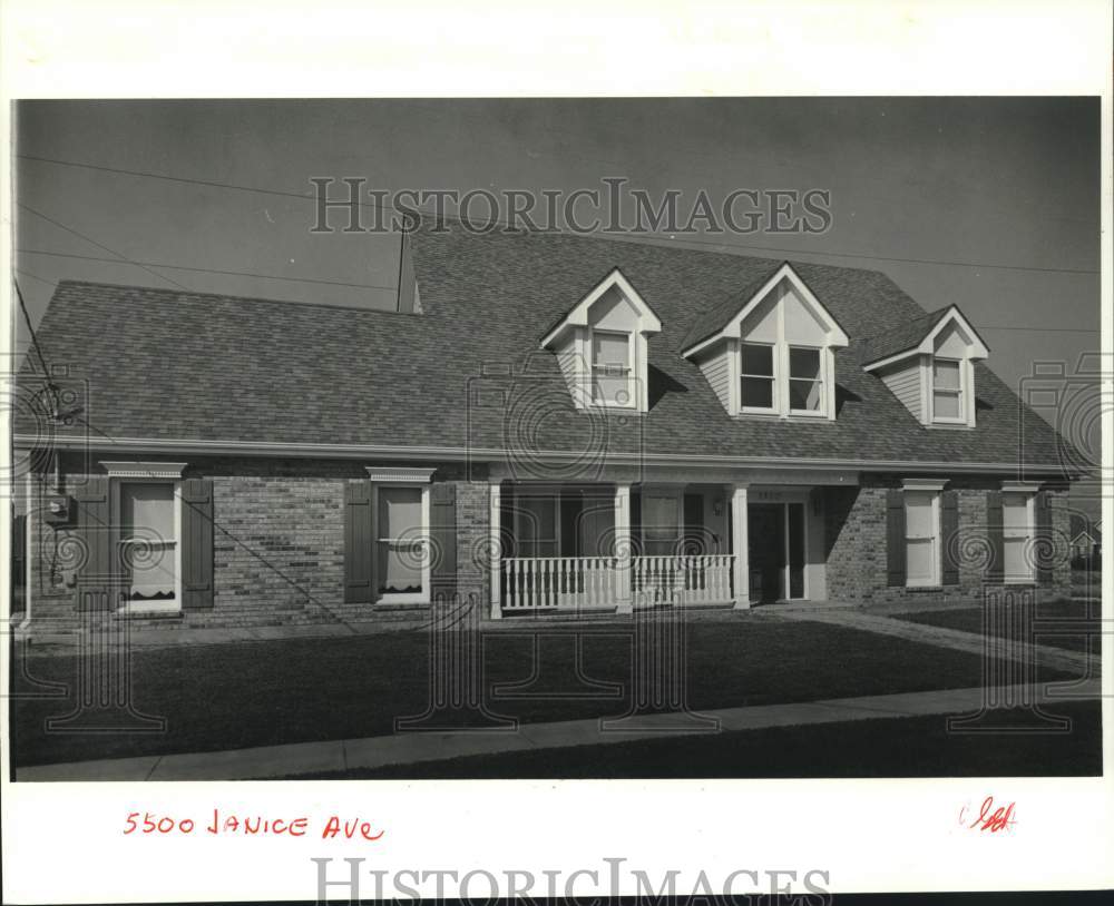 1987 Press Photo Housing - House located at 5500 Janice Avenue - nob38307 - Historic Images