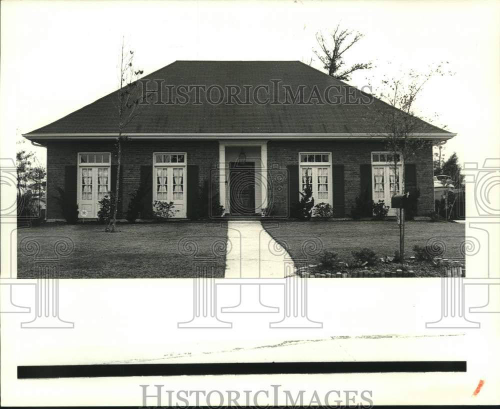 1988 Press Photo Housing - Facade of a new home - Historic Images