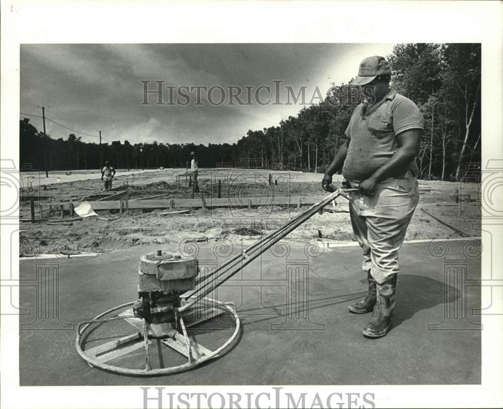 1987 Press Photo Housing - Don Caillouette, St. Bernard Parish safety director - Historic Images