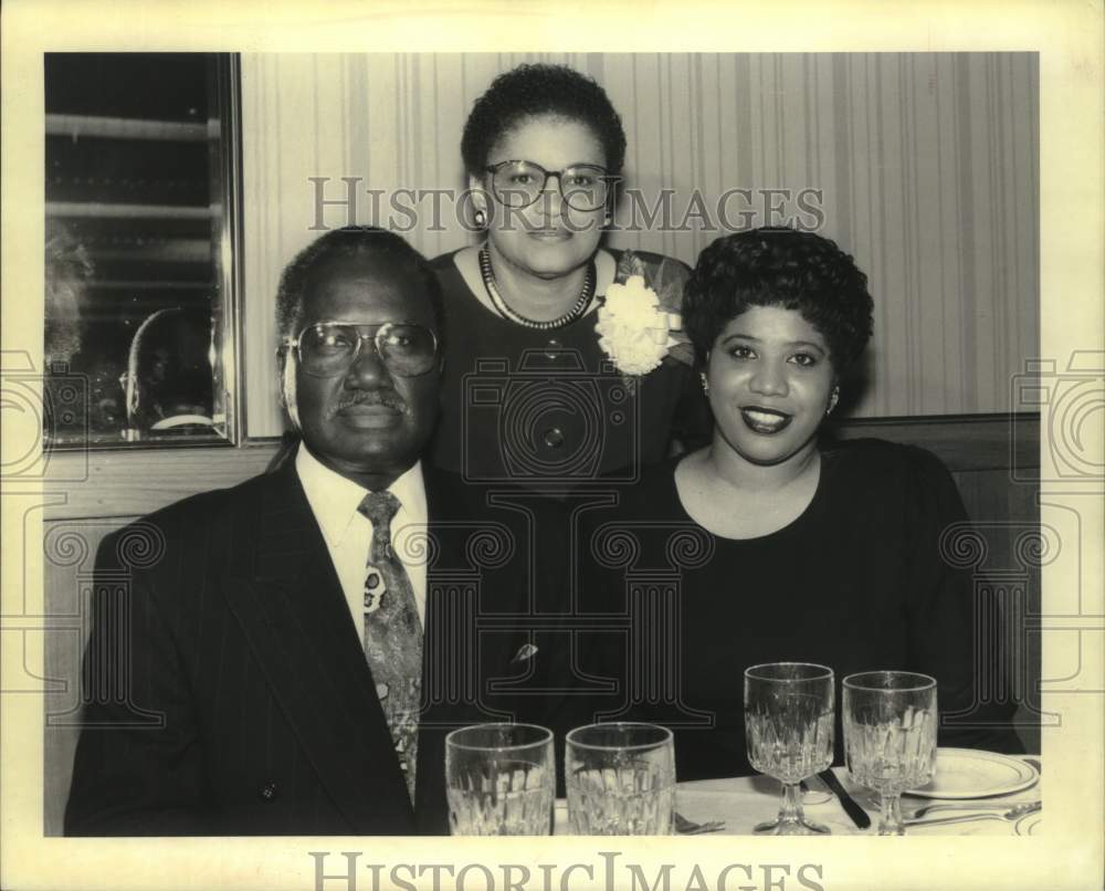 1992 Press Photo Don Hubbard, Brenda Berry, Shywanda Singleton at St. Stephens - Historic Images