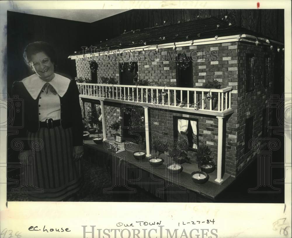 1984 Lilia Hubbard stands in front of the dollhouse she created - Historic Images