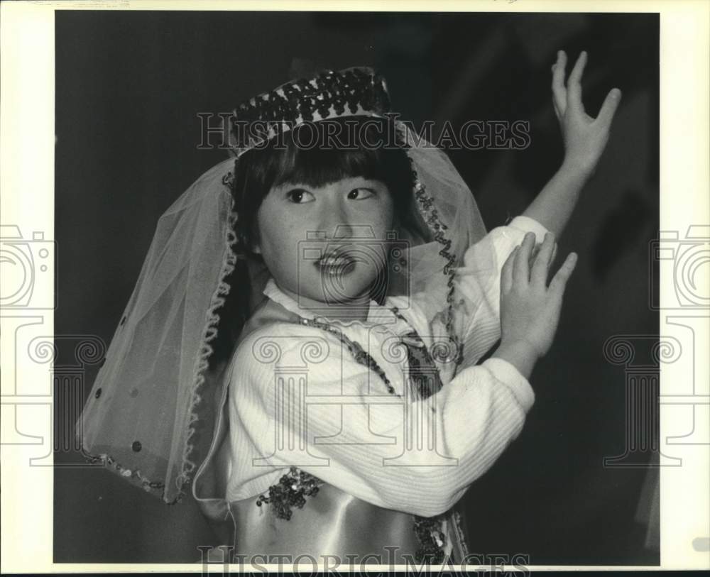 1989 Traditional Chinese dance at Grace High School in Metairie - Historic Images