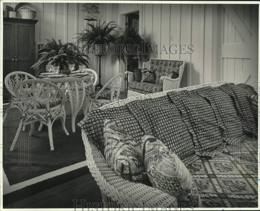 1981 Interior of Diana &amp; Jim Marks&#39; home at 318 Midway Street - Historic Images