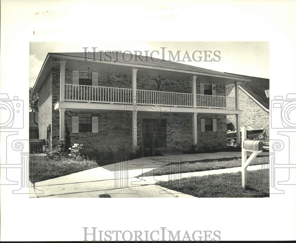 1988 Sold house on Acorn Drive - Historic Images