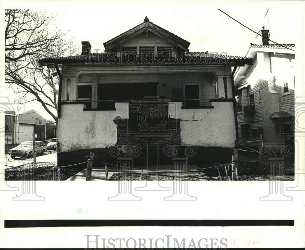 1988 Abandoned house at 601 North Carrolton - Historic Images