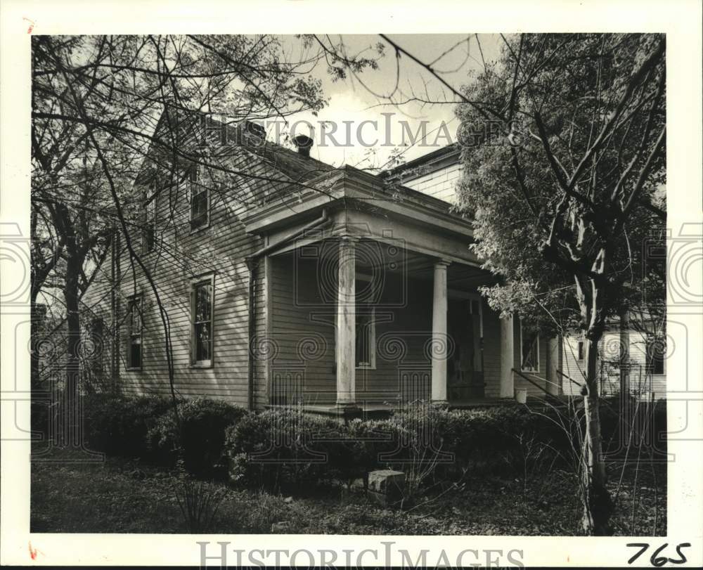 1982 Housing - Abandoned home at 1572 North Broad - Historic Images