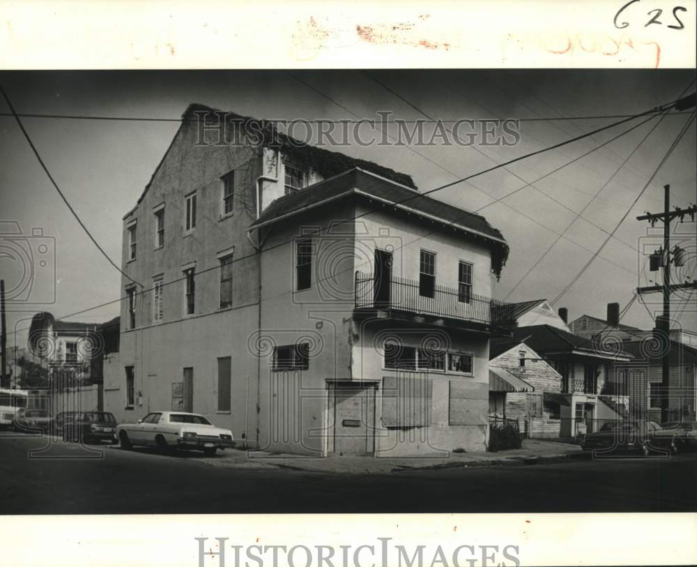 1982 Deteriorating house at 1385 Constance Street - Historic Images