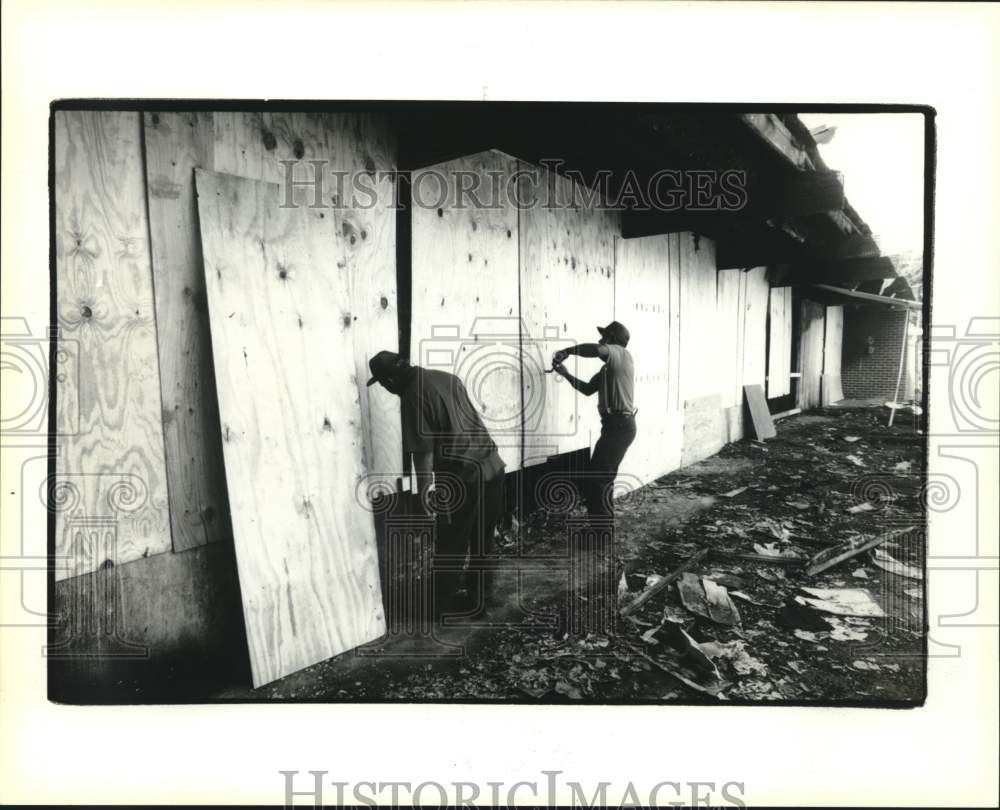 1994 Maintenance workers for St. John Parish Housing pull plywood - Historic Images