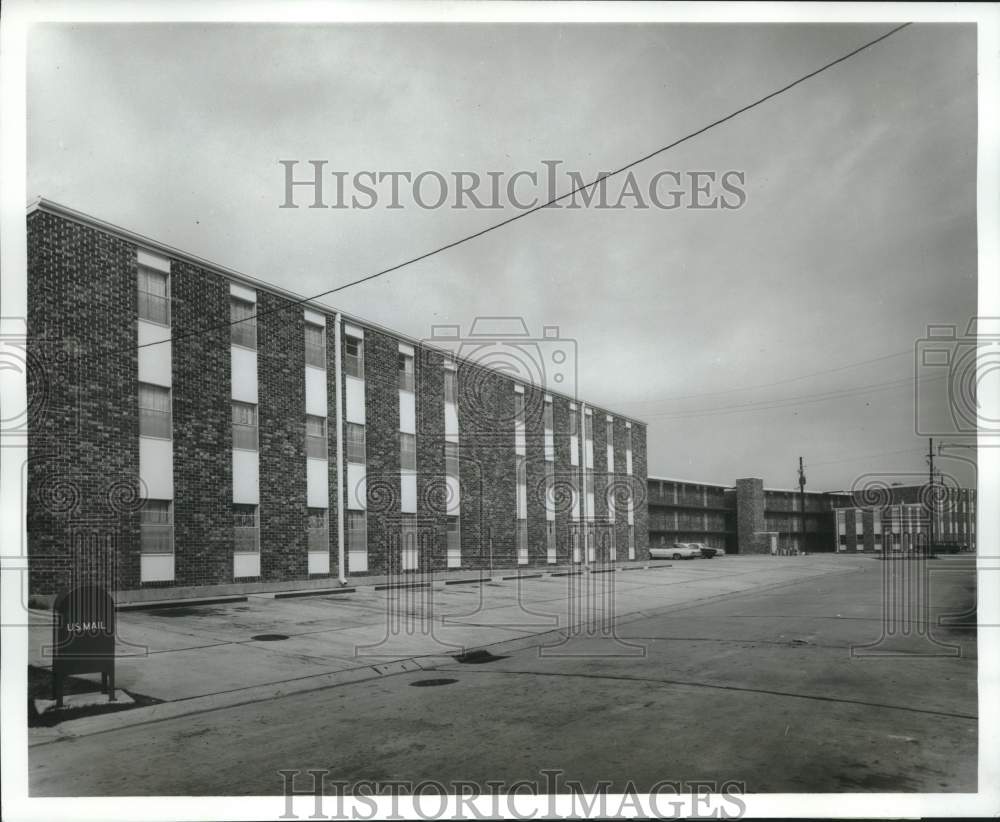 1969 Press Photo New Imperial Court Apartment Complex Features Fifty-Four Units - Historic Images