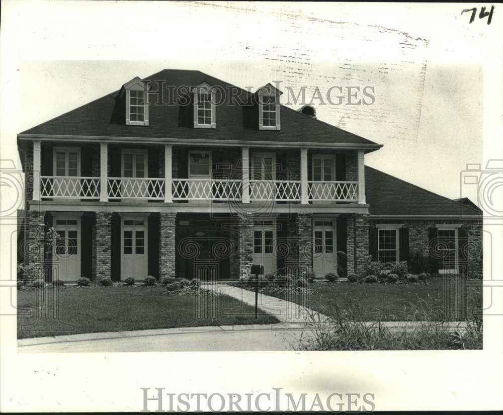 1982 Housing - Residence at 2 Chateau Margaux Court, East Jefferson - Historic Images