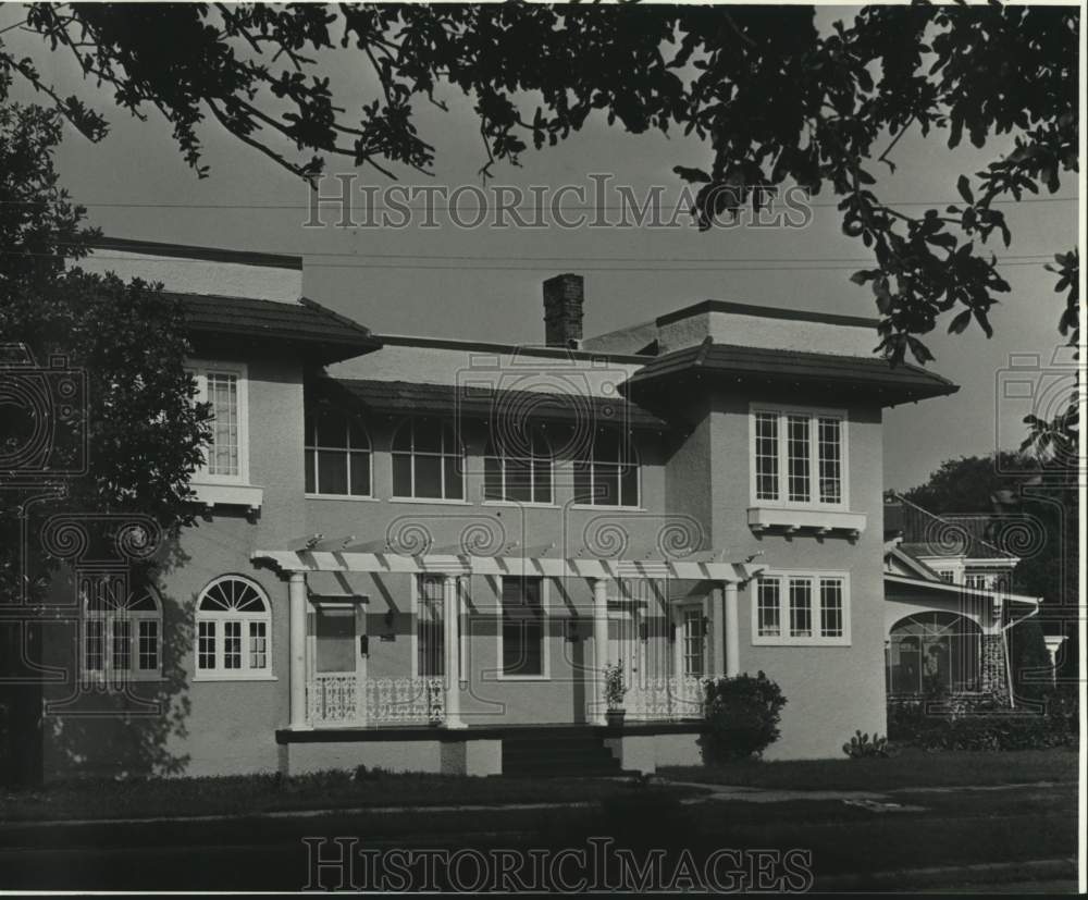 1981 Real estate photo of 94-96 Fontainebleau Drive in New Orleans. - Historic Images