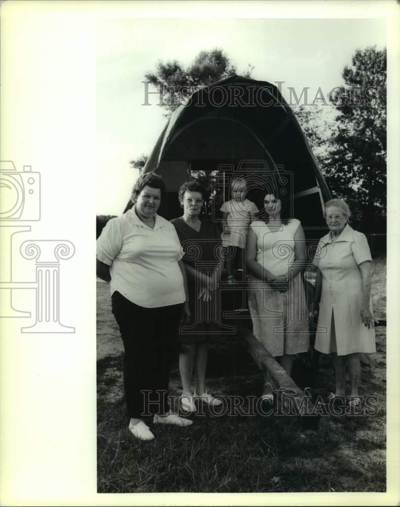 1990 Folsom residents Della Mae Hunt, Mae Dell Holliday and others - Historic Images