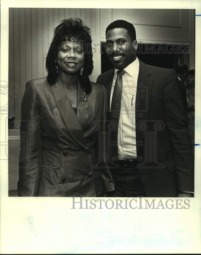 1989 Press Photo Bonnie Barksdale and Dr. Michael Hunter at Hotel Dieu - Historic Images