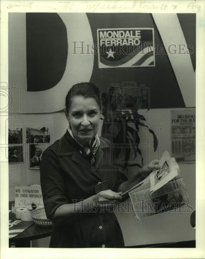 1994 Volunteer Marietta Hurr at Mondale campaign headquarters - Historic Images