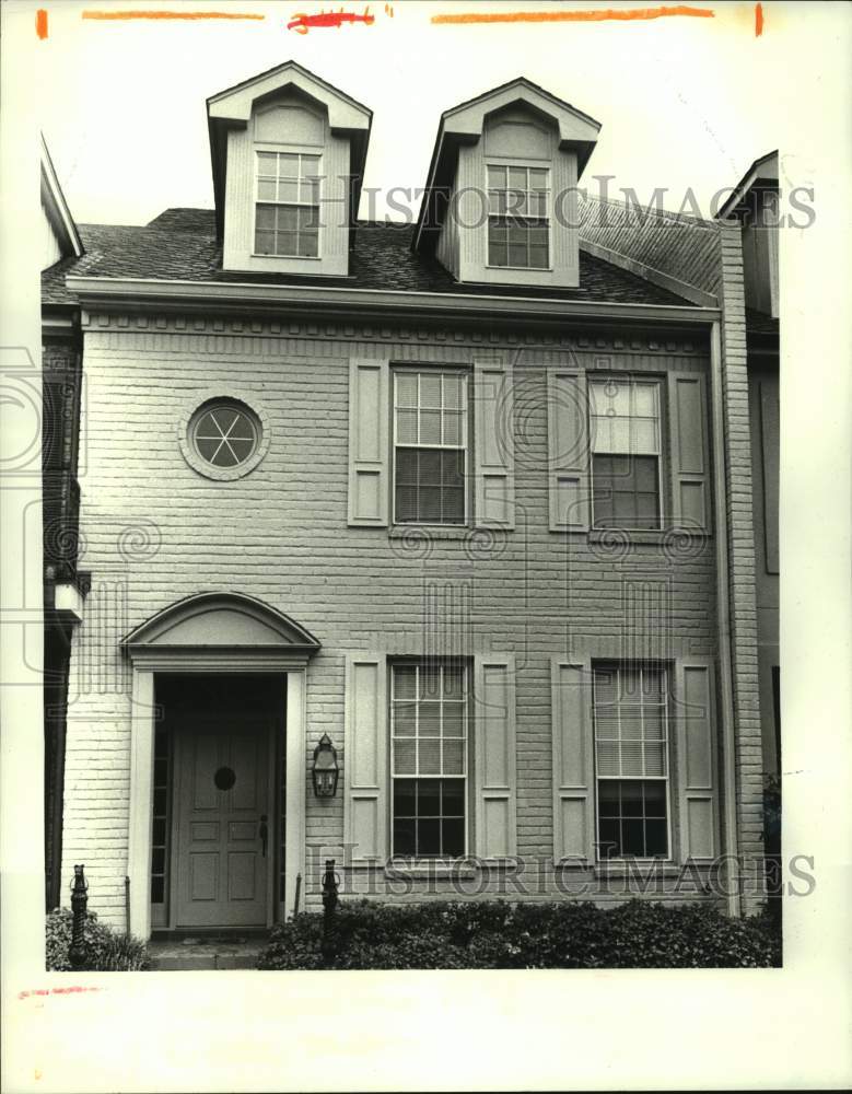 1987 Sturdy Brick Home at 313 Rue Saint Peter, Metairie, Louisiana - Historic Images