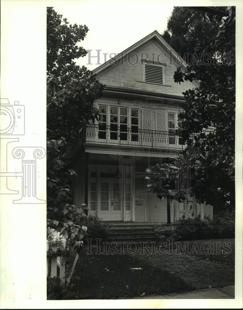 1987 Sold property on 543 Broadway- Housing - Historic Images