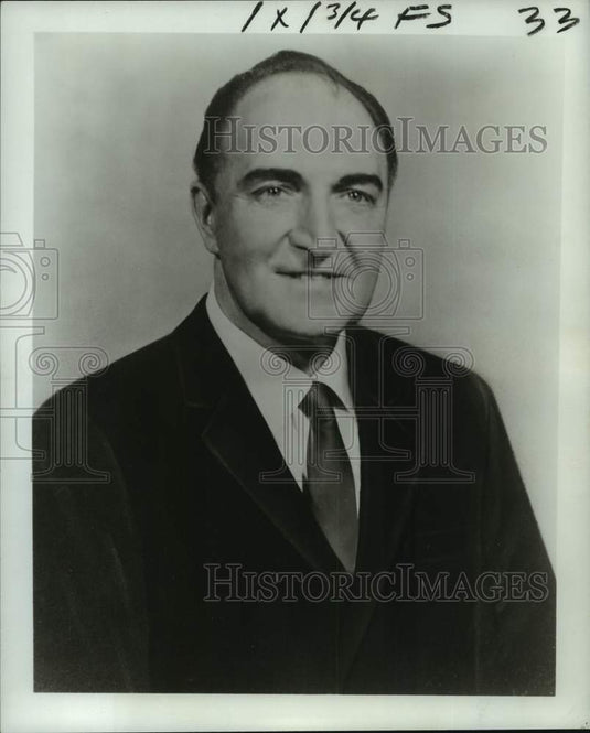 1975 Press Photo Dr. David Hyatt - nob39142 - Historic Images