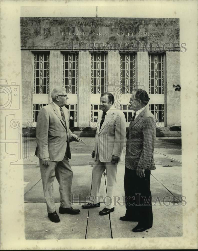 1975 Press Photo Bert Hyde shown with other delegates - nob39172 - Historic Images