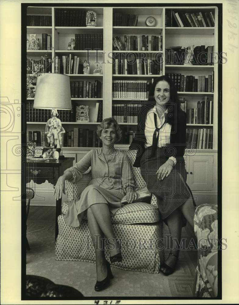 1979 Press Photo Mrs. Killian Huger Jr. &amp; Deborah Huger, Queens of Carnival - Historic Images