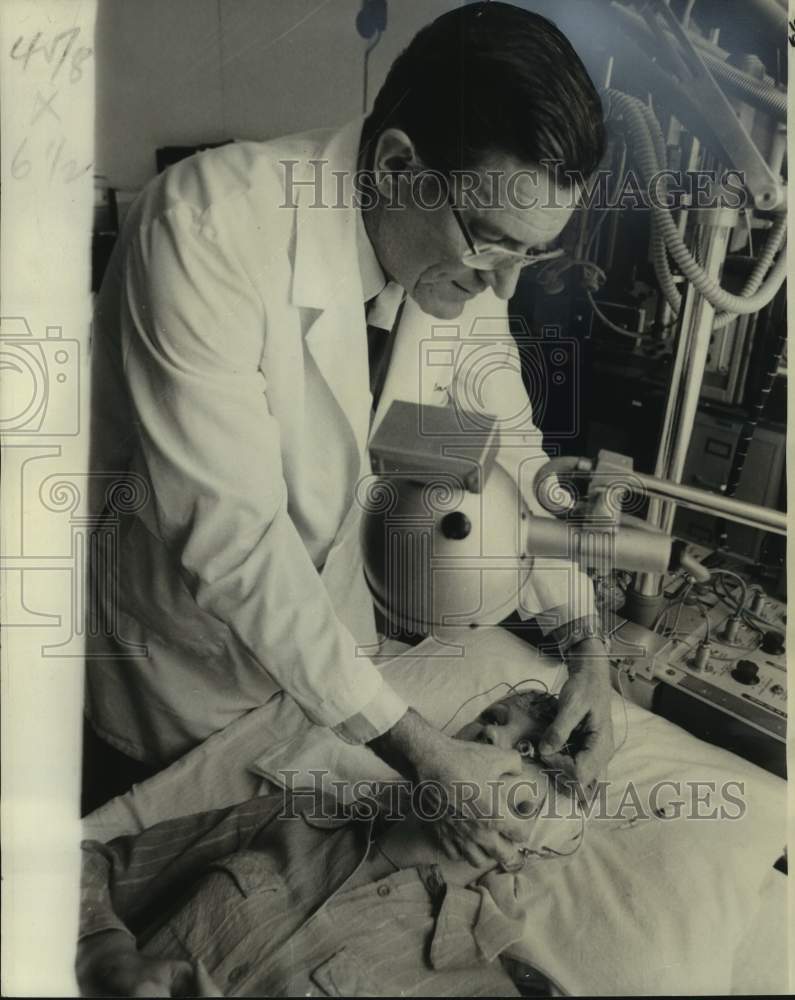 1976 Dr. Monte G. Holland, chairman of ophtalmology at Tulane - Historic Images