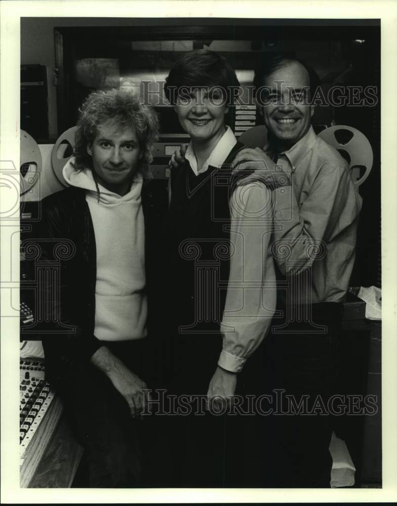 1985 News director Nancy Holland with Scoot and Skinny Tommy - Historic Images