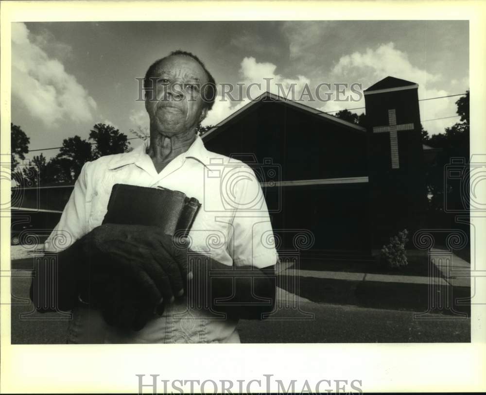 1988 The Reverend Granderson Hunter Jr. in front of his church - Historic Images