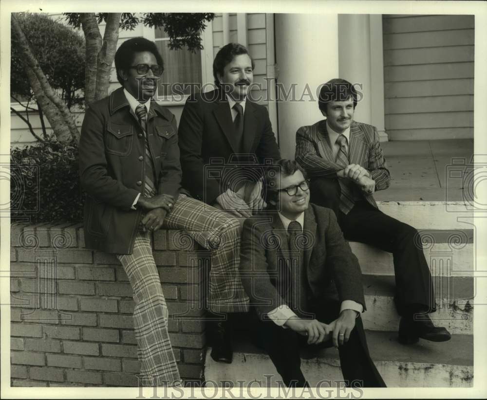 1975 Press Photo Corps of Engineers professional employees earned scholarships - Historic Images