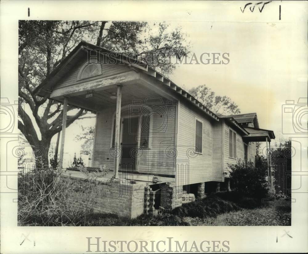 1977 Shotgun Camelback Home Renovated by Earl &amp; Lillian Pickering - Historic Images