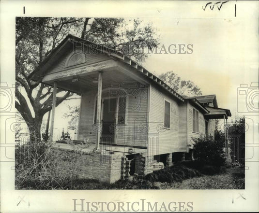 1977 Shotgun Camelback Home Renovated by Earl & Lillian Pickering - Historic Images