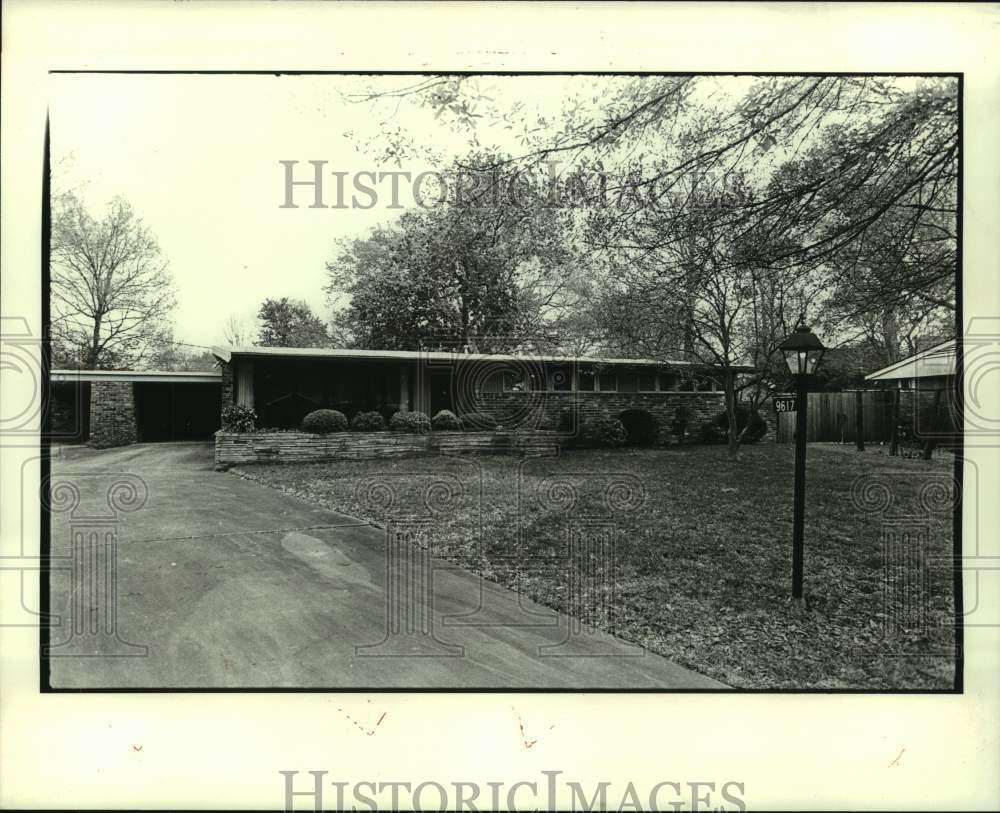 1985 Housing - House located at 9617 Justin Place in River Ridge - Historic Images