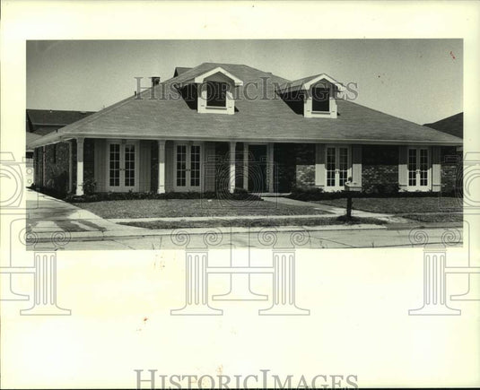 1984 Real estate photo of