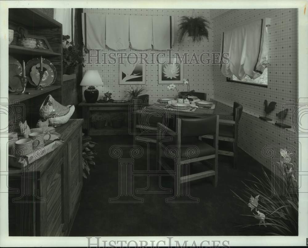 1983 Dining room - Historic Images