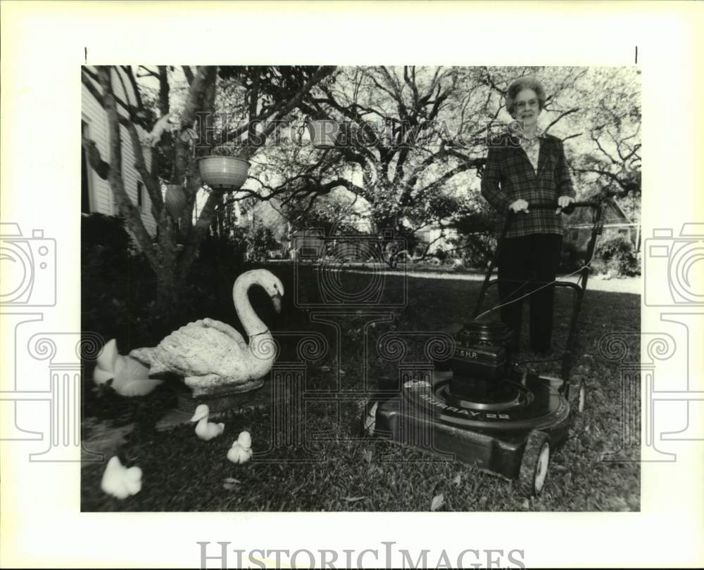 1991 Press Photo Thelma Hunt received Environmental Award - nob40010 - Historic Images