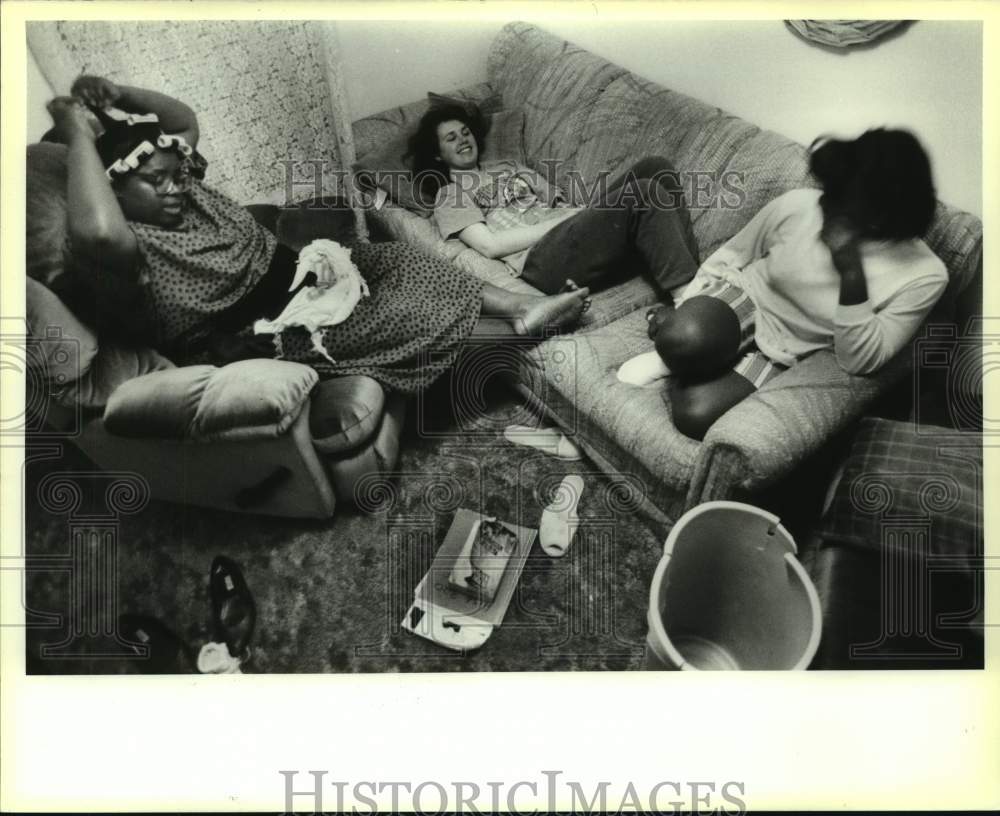 1993 Charlotte Huff, Carrie Coleman and daughter at Coleman&#39;s home - Historic Images