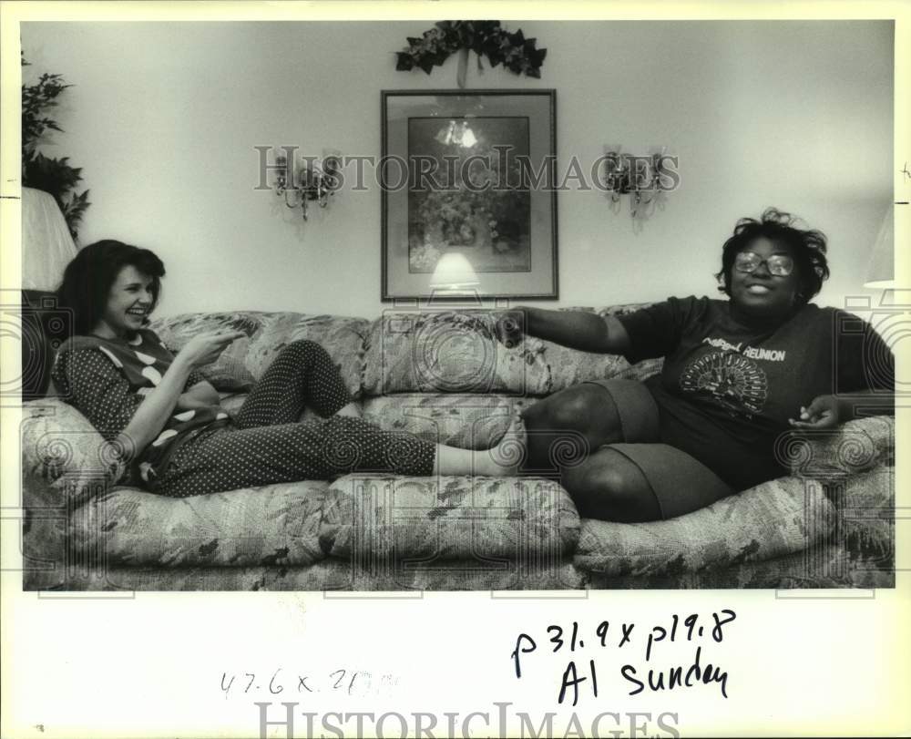 1989 Charlotte Huff chats with Carrie Coleman in Shreveport - Historic Images