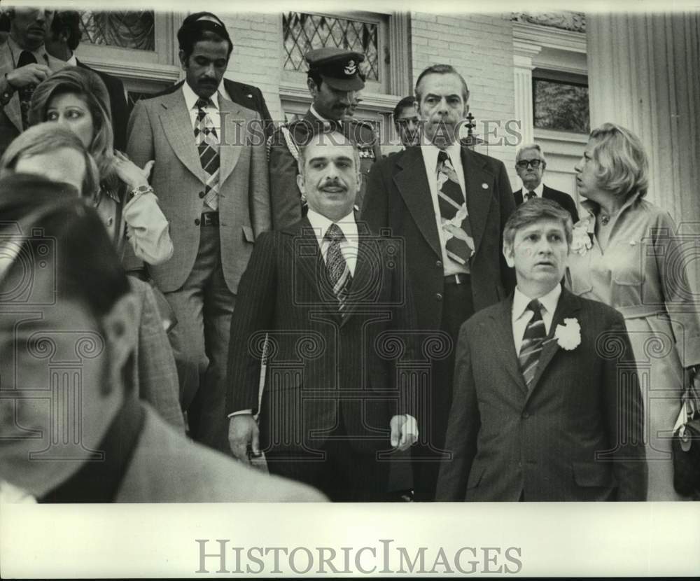 1976 King Hussein of Jordan with his entourage - Historic Images